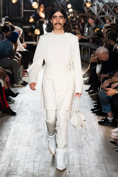Look 11